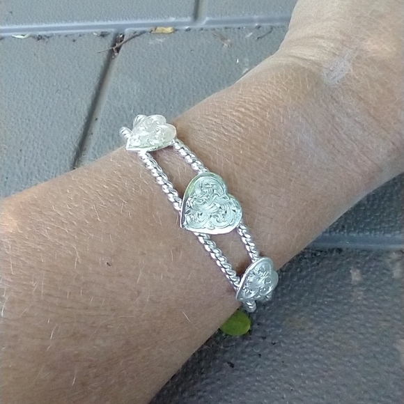 Women's silver tone heart adjustable cuff bracelet - Picture 1 of 5